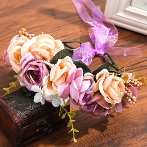 corona de flores de composicion de rosas naranjas y moradas 2