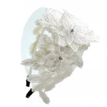 diadema blanca con bordado de flores y perlas 1